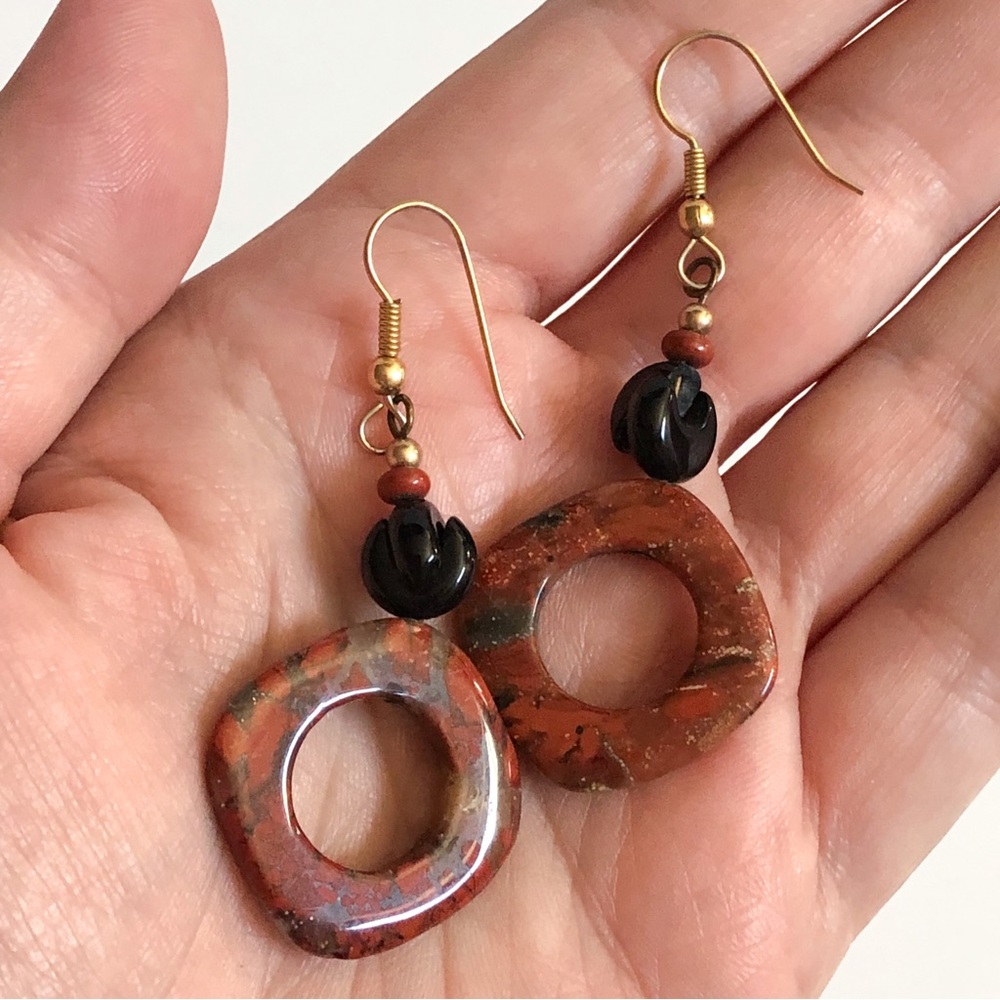 Vintage polished stone jasper? dangle earrings w/ black stone accents - Picture 6 of 10